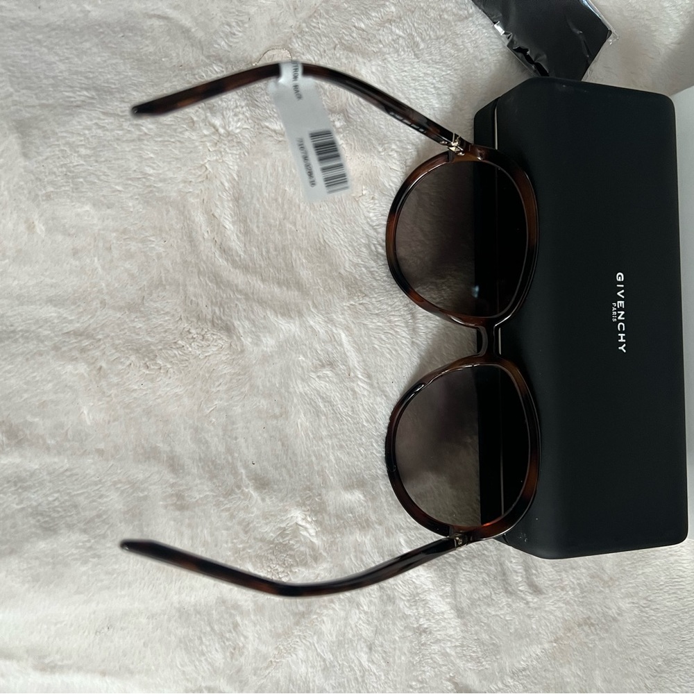 Givenchy sunglasses - Picture 4 of 8